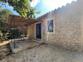 Petite Maison Campagne，位于Méjannes-le-Clap的酒店