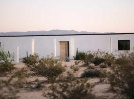 SkyDweller - Joshua Tree Modern，位于约书亚树的酒店