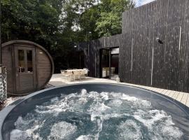 Serenity Lodge Durbuy - Sauna & Jacuzzi，位于杜柏的酒店