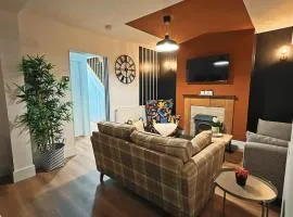 Darfield 4 Bedrooms Home 6 Beds 2 Showers Driveway Parking For Business Stays