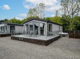 Paddock Lodges Deluxe 2 Bed Chalet