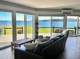 Lamoine Beach House，位于Lamoine Beach的酒店
