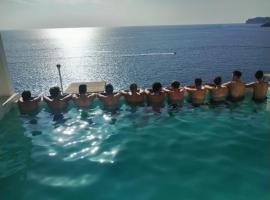 Exclusive Seafront Villa,Private Pool,Gym,BBQ，位于埃尔托罗的酒店