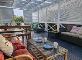 Bluebell Cottage on Matakana Coast Pet Friendly!，位于Snells Beach的酒店