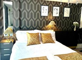 The Aspen Suite - Studio in Greater London，位于奥平顿的酒店