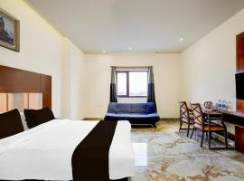 Townhouse JFN Comfort Hotel，位于Gummidipūndi的酒店