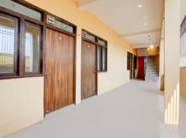 Hotel O Royal Guest House，位于莫拉达巴德的酒店