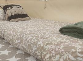 Jaagu Metsatelk neljale，位于Suuremõisa的酒店