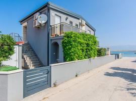 Lovely Apartment In Vir With Wifi，位于维尔的酒店