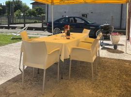Il Tulipano - Villa con giardino，位于Bionde di Visegna的酒店