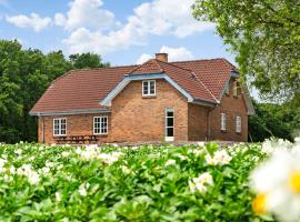 3 Bedroom Beautiful Home In Videbæk，位于Videbæk的酒店