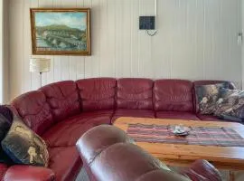 4 Bedroom Beautiful Home In Grovfjord