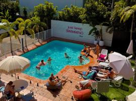 Abode Mooloolaba, Backpackers & Motel rooms，位于穆卢拉巴的酒店