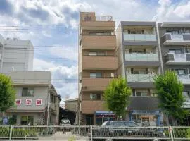 Three minutes walk to subway Direct to the airport Umeda business district