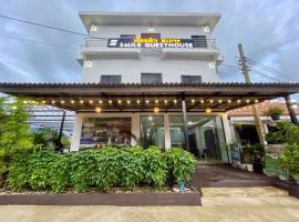 Smile Guesthouse VangVieng，位于万荣的酒店