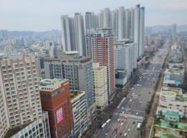 #BLESSYOU STAY #Paid Parking #Free Netflix #Sinjungdong Station 1Min #High-rise View #Newly built，位于富川市的酒店