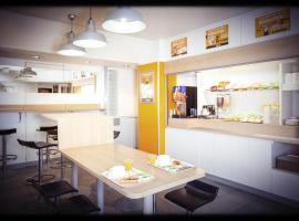 Unisotel Saintes Ex F1，位于桑特的酒店