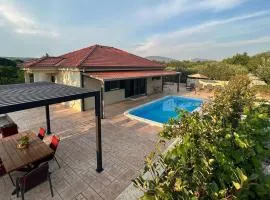 Stunning Home In Zadvarje