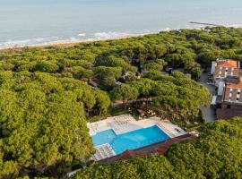 Club del Sole Jesolo Family Resort，位于利多迪耶索罗的酒店