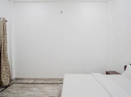 SPOT ON Trishan Rooms，位于Karhal的酒店