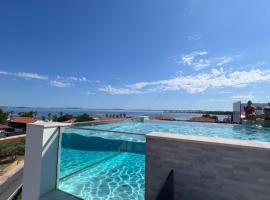 GrandPalazzo with rooftop swimming pool，位于维尔的酒店
