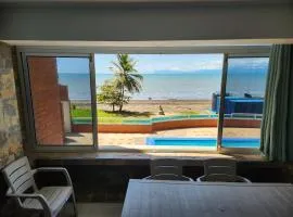 Tucacas Vista al mar Apto duplex tipo estudio de dos ambientes sin habitación independiente 7 adultos