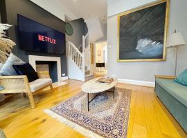 Stylish Duplex Condo Opposite Hyde Park，位于伦敦的酒店