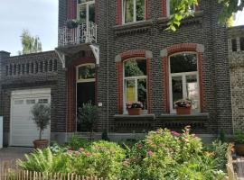Historic Heritage Mansion，位于Pelt的酒店