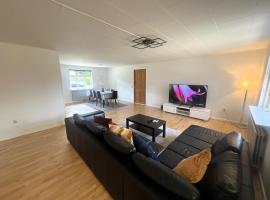 Waves & Waterslides，位于勒兹比的酒店