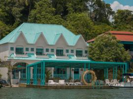 Adra Hostal Peten