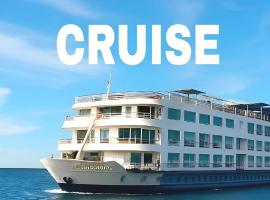 Nile Cruise ROYAL QUEEN II every Friday from ASWAN 3 nights & every Monday from LUXOR 4 nights，位于阿斯旺的酒店