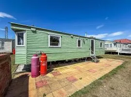 Great Caravan At Valley Farm Holiday Park, Essex Ref 46583V