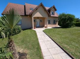 Gîte spacieux à Fretigney avec jardin et billard, idéal pour 8 pers. - FR-1-583-507，位于Frétigney-et-Velloreille的酒店