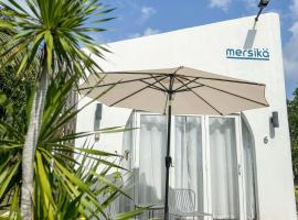 Mersika Beachfront Studio Near To Mersing Jetty，位于丰盛港的酒店
