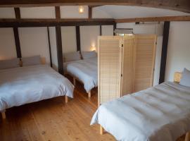 HAKURA 築100年古民家一棟貸し 100 Year Old Japanese House Stay in Tamba Sasayama，位于Sasayama的酒店
