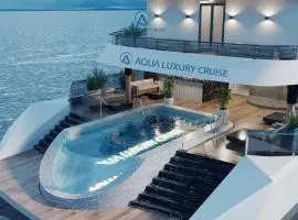 Aqua Luxury Cruise