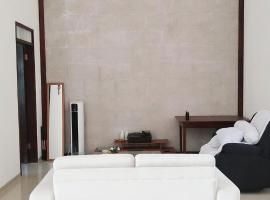 Modern Minimalist House Semarang，位于Stasiun Tawang的酒店