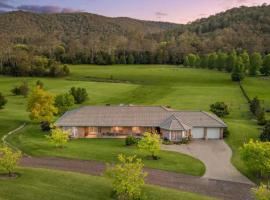 Aircabin - Wyong Creek - Comfy Rural Retreat House，位于Wyong Creek的酒店