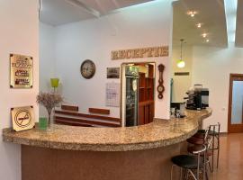 Traian Residence Near Neversea Beach, Constanța，位于康斯坦察的酒店