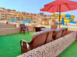 Porto Sokhna Aqua park luxury chalet Families only，位于艾因苏赫纳的酒店