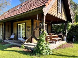 Norwegian saunahouse，位于Haapse的酒店