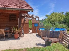 appartement 2 chambres au chalet，位于Puessans的酒店
