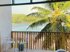 La Playa Studios Hiriketiya