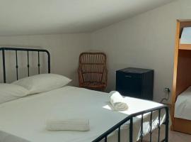 Fratti Central Beach Rooms，位于维亚雷焦的酒店