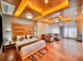 Naina Deventure Resort, Manali - Premium Rooms with Centrally Heated & Scenic View，位于马拉里的酒店