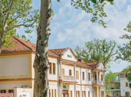 Hotel Anna Villa，位于巴拉顿城堡的酒店