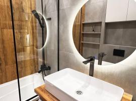 Near Arbat mega park modern new stylish apartment，位于阿拉木图的酒店