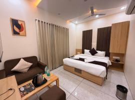 Hotel Kusum Kunj，位于乌贾因的酒店