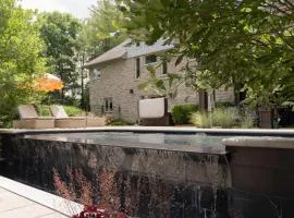 Cozy Private Suite with Year-Round Hot Tub