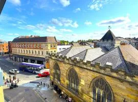 York City Centre Apartment - Perfect Location & Views